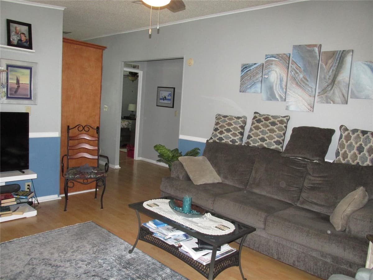 33 EDINBURGH DRIVE — photo 9 of 31