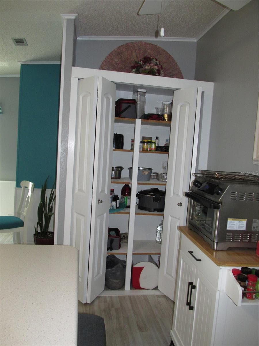 33 EDINBURGH DRIVE — photo 13 of 31