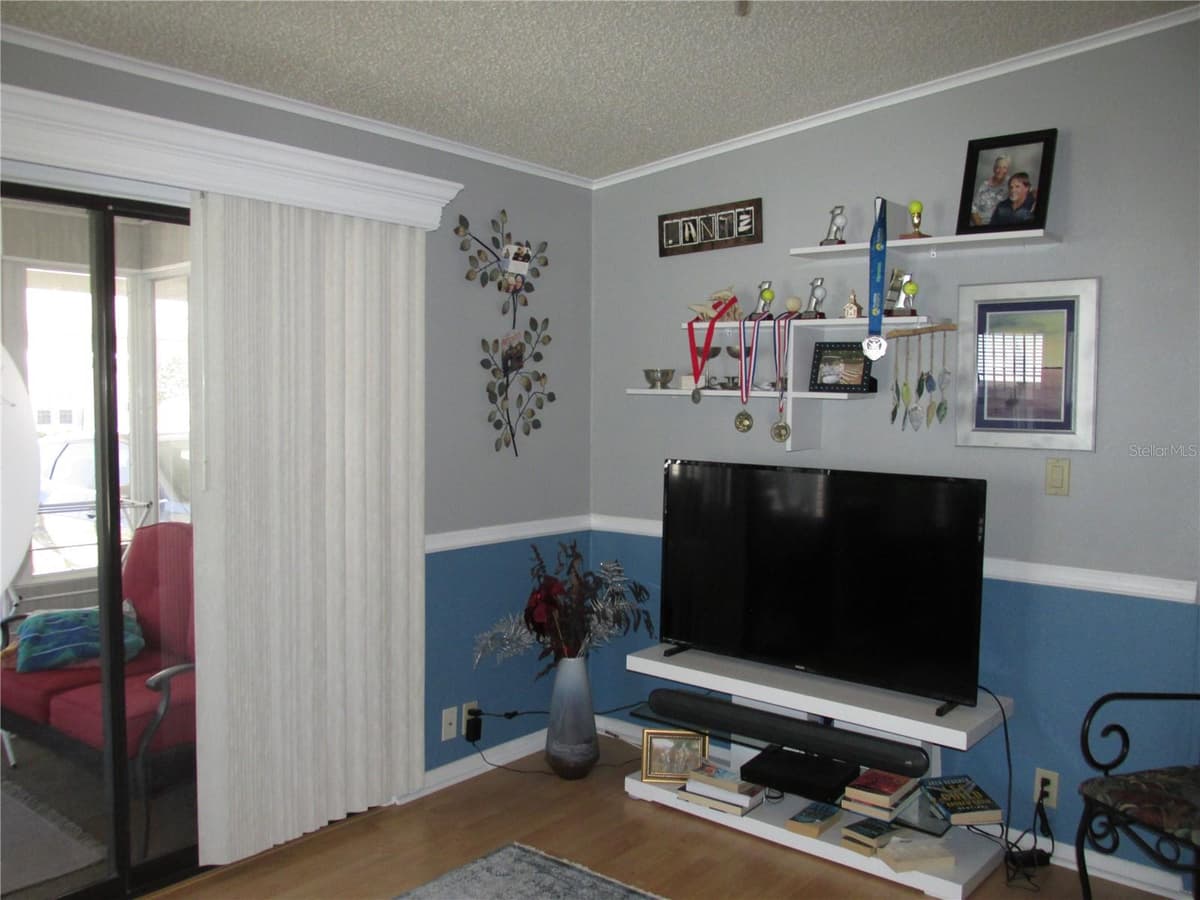 33 EDINBURGH DRIVE — photo 10 of 31
