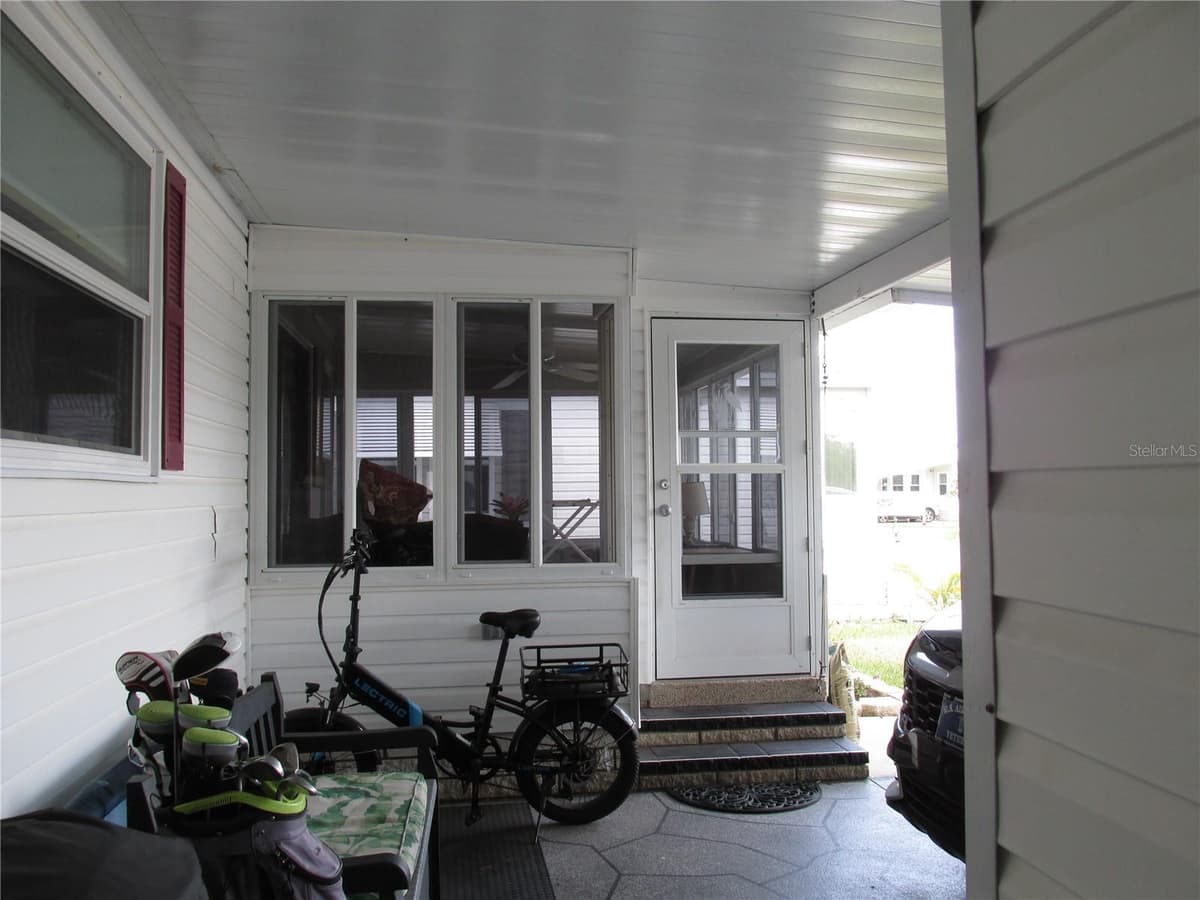 33 EDINBURGH DRIVE — photo 7 of 31