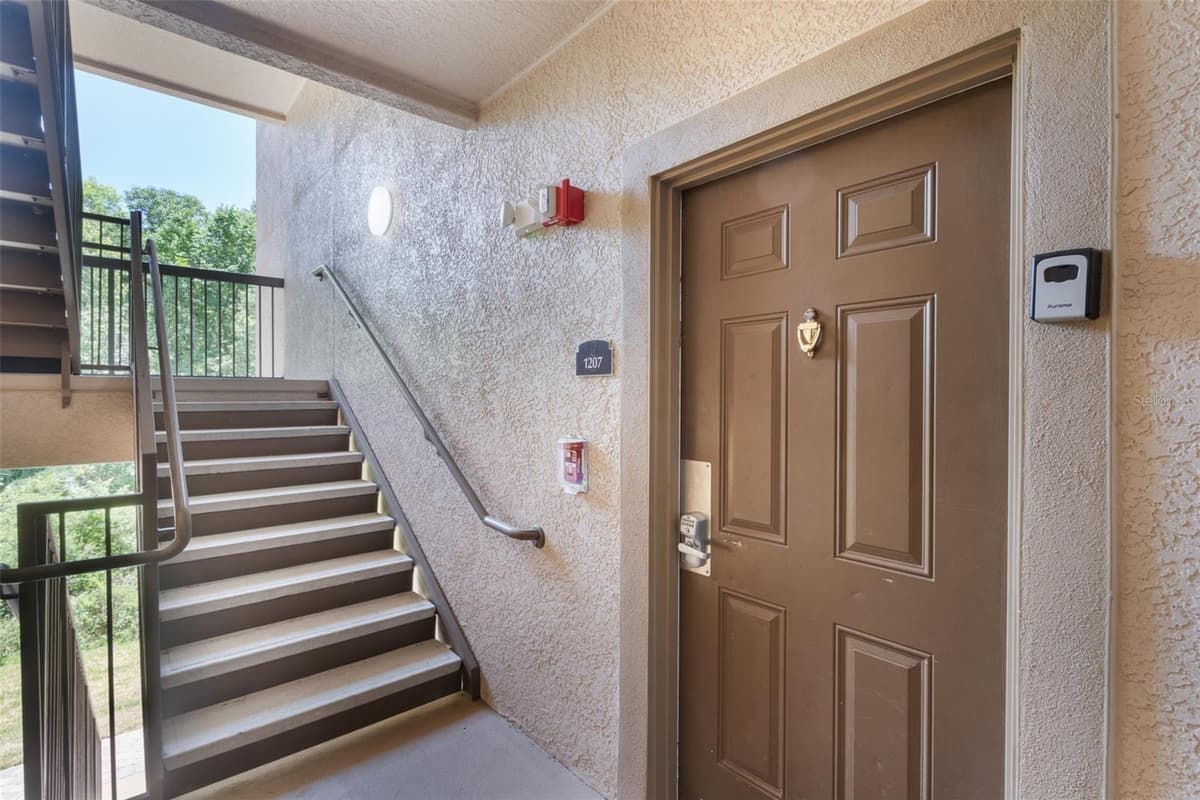 1375 TUSCANA LANE — photo 4 of 54