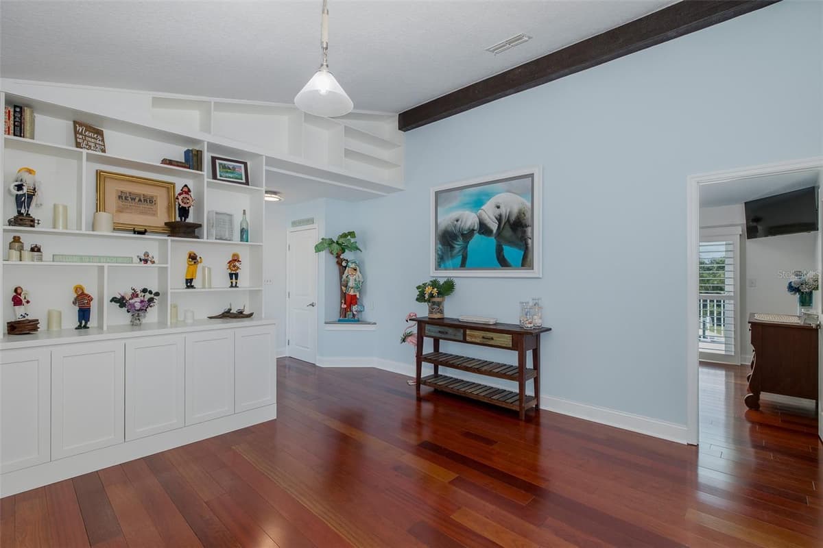 5040 WATERSIDE DRIVE — photo 16 of 58