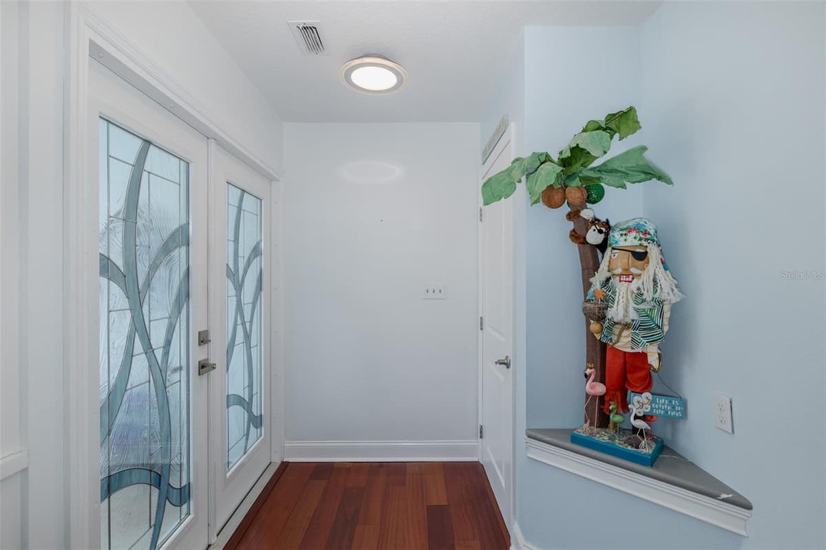 5040 WATERSIDE DRIVE — photo 15 of 58