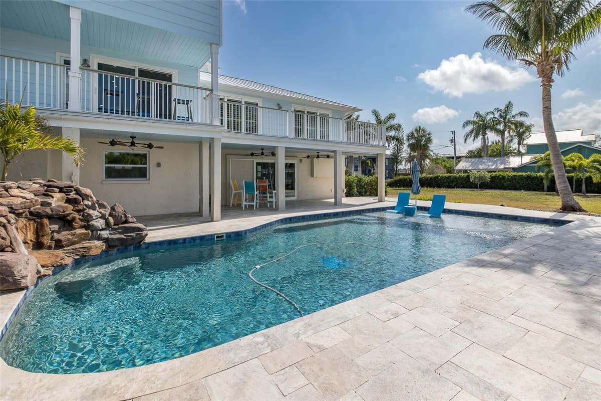 5040 WATERSIDE DRIVE — photo 9 of 58