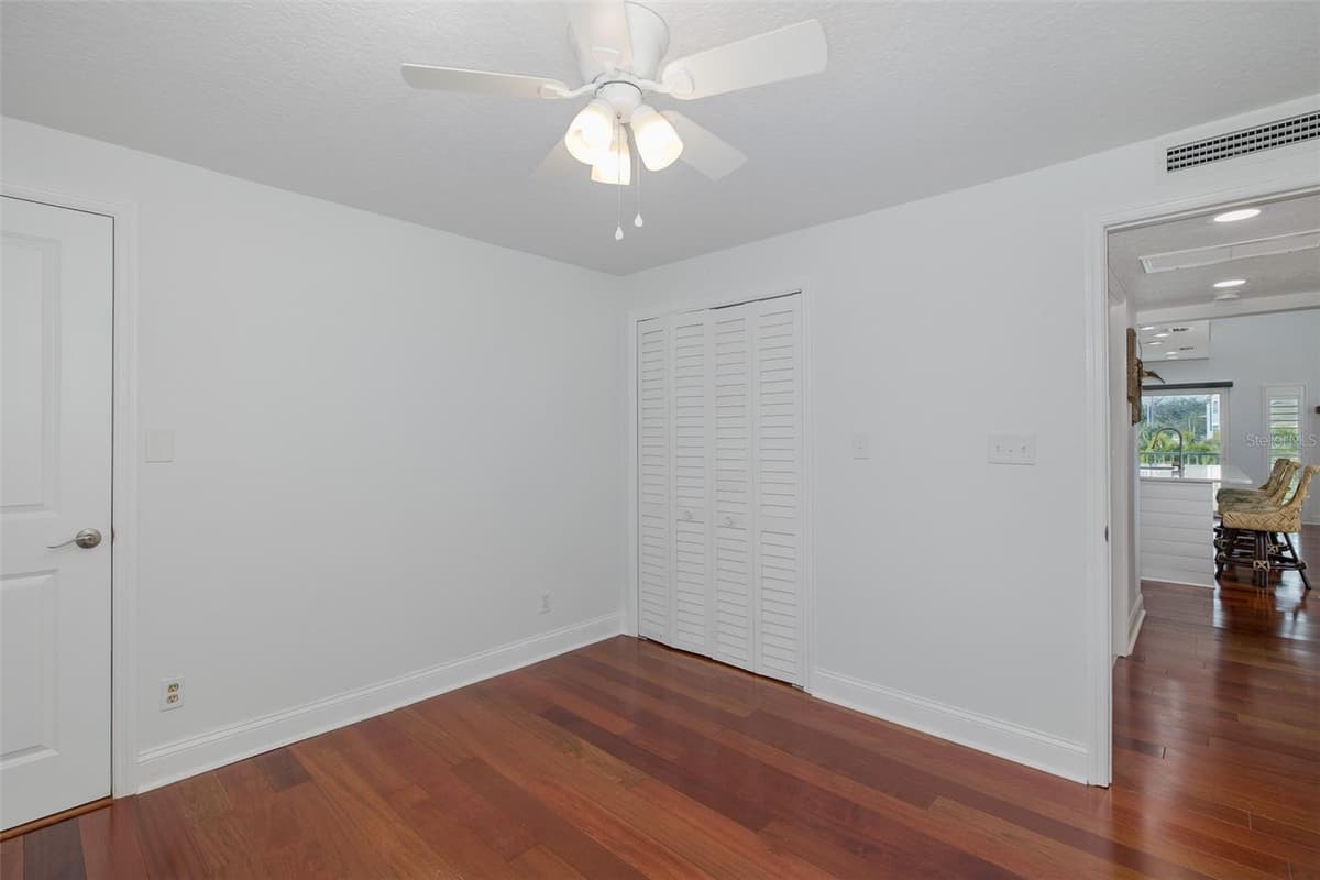 5040 WATERSIDE DRIVE — photo 29 of 58