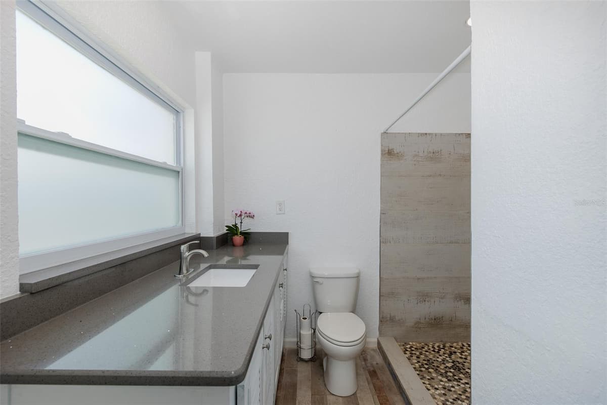 5040 WATERSIDE DRIVE — photo 41 of 58