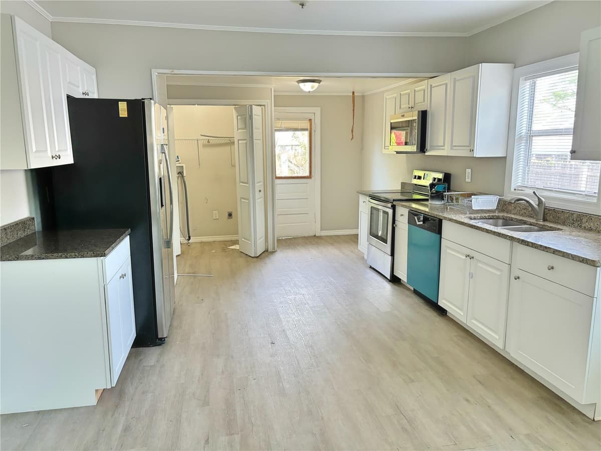602 1ST AVENUE — photo 16 of 34