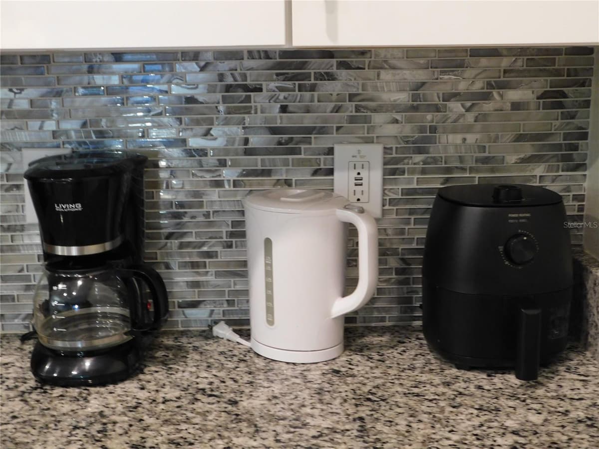 9079 DOGLEG DRIVE — photo 11 of 41