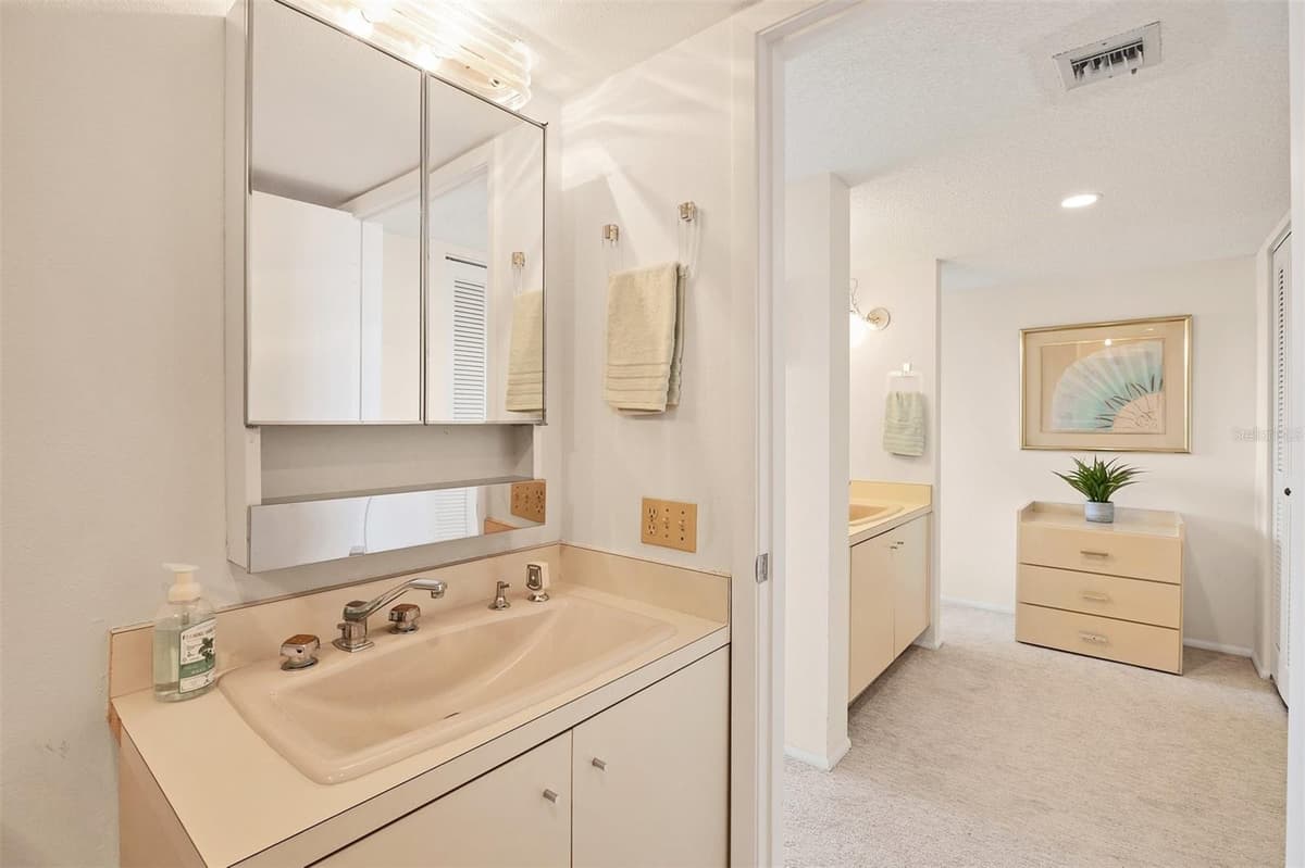 6285 MIDNIGHT PASS ROAD — photo 18 of 51