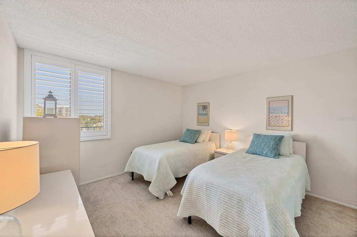 6285 MIDNIGHT PASS ROAD — photo 19 of 51