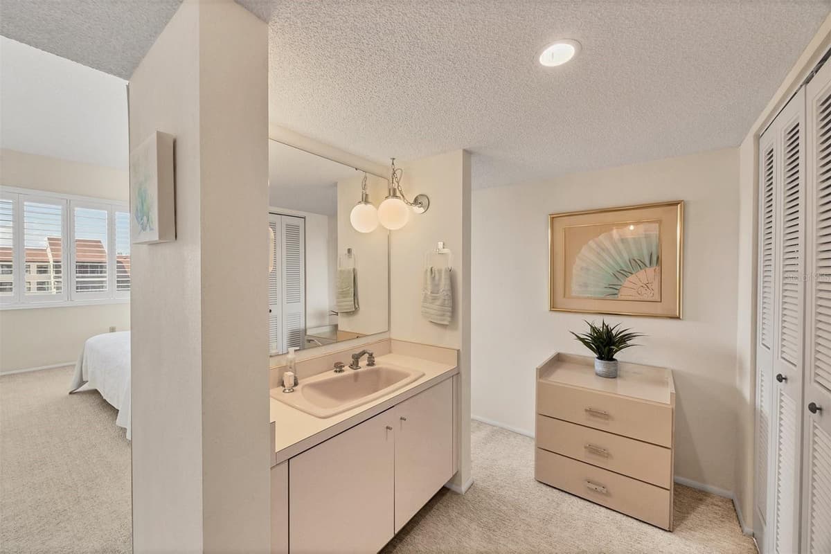 6285 MIDNIGHT PASS ROAD — photo 17 of 51