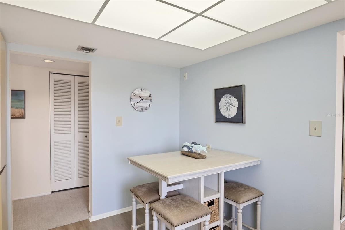 6285 MIDNIGHT PASS ROAD — photo 14 of 51