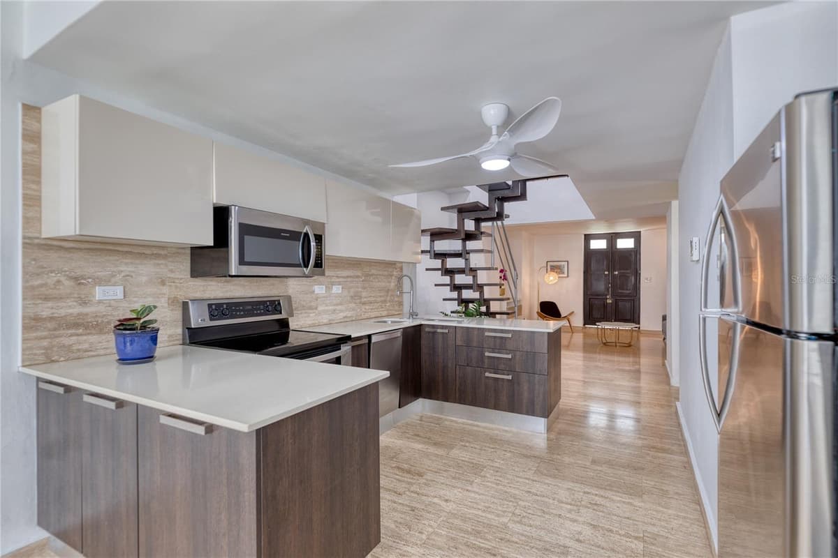 203 FORTALEZA STREET — photo 7 of 18