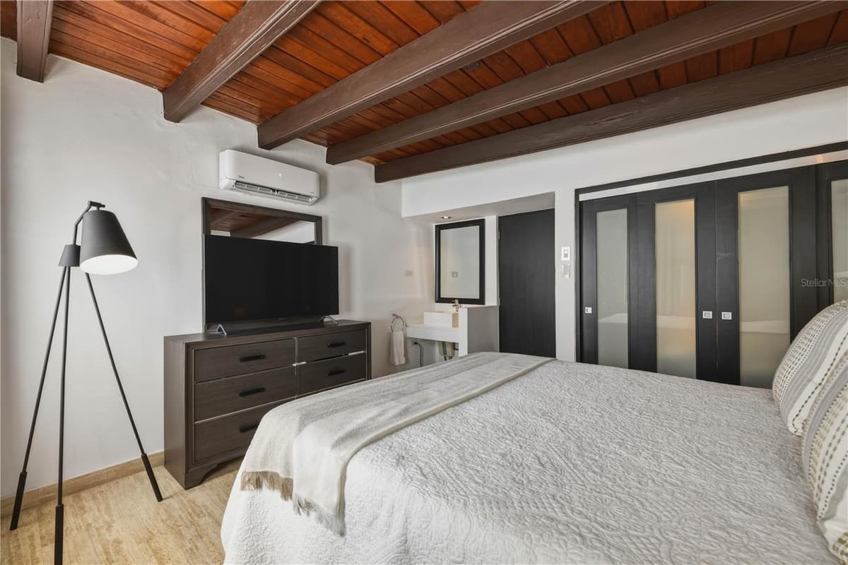 203 FORTALEZA STREET — photo 12 of 18