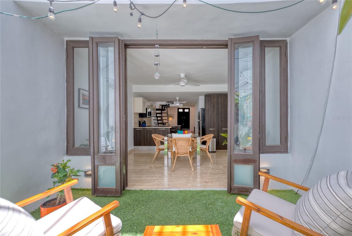 203 FORTALEZA STREET — photo 4 of 18