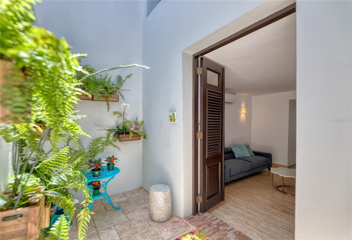 203 FORTALEZA STREET — photo 1 of 18