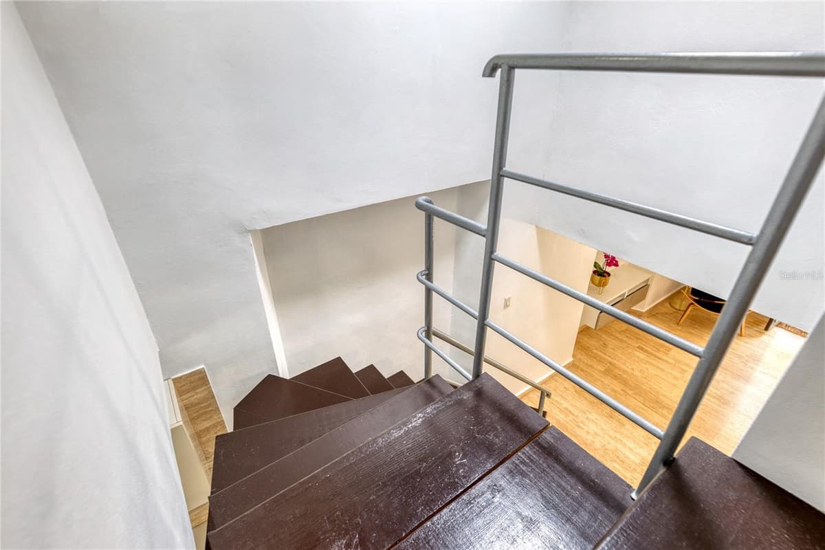 203 FORTALEZA STREET — photo 9 of 18