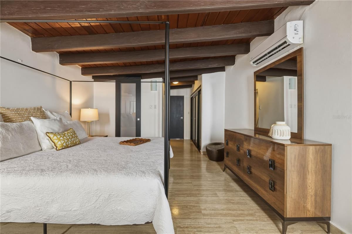 203 FORTALEZA STREET — photo 15 of 18