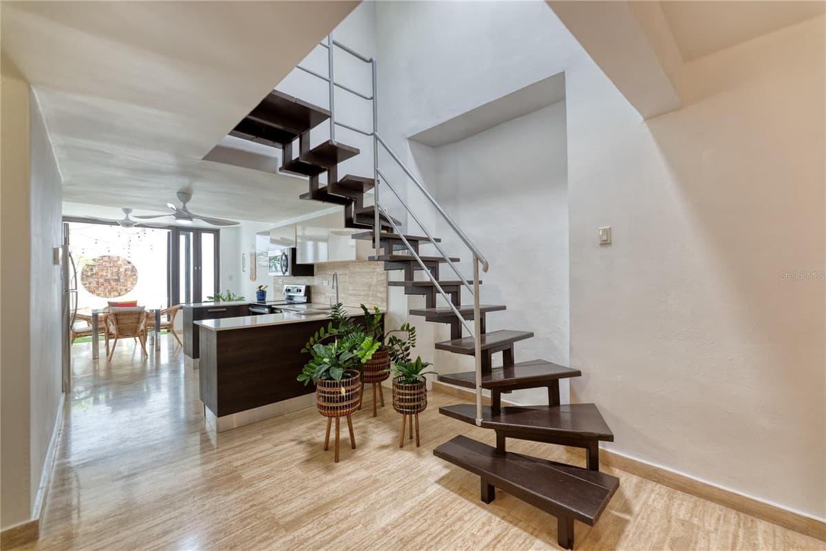 203 FORTALEZA STREET — photo 6 of 18