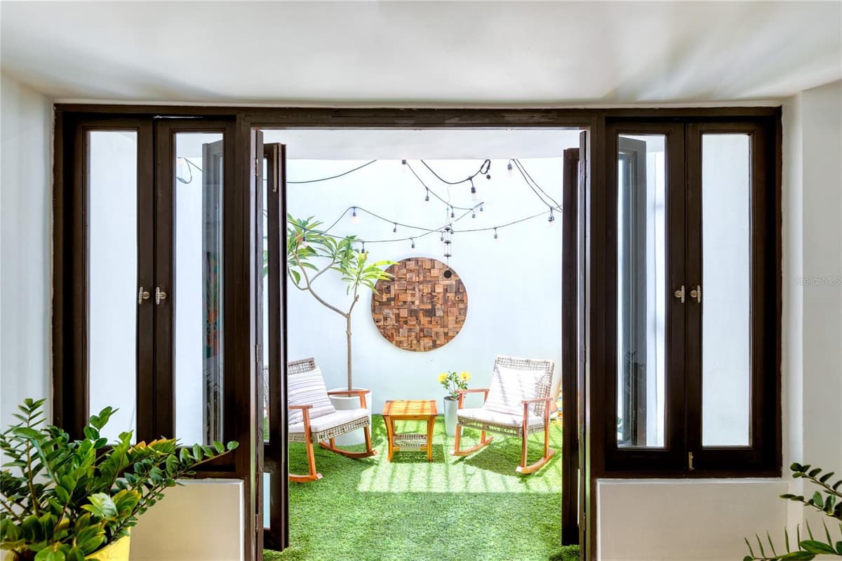203 FORTALEZA STREET — photo 3 of 18