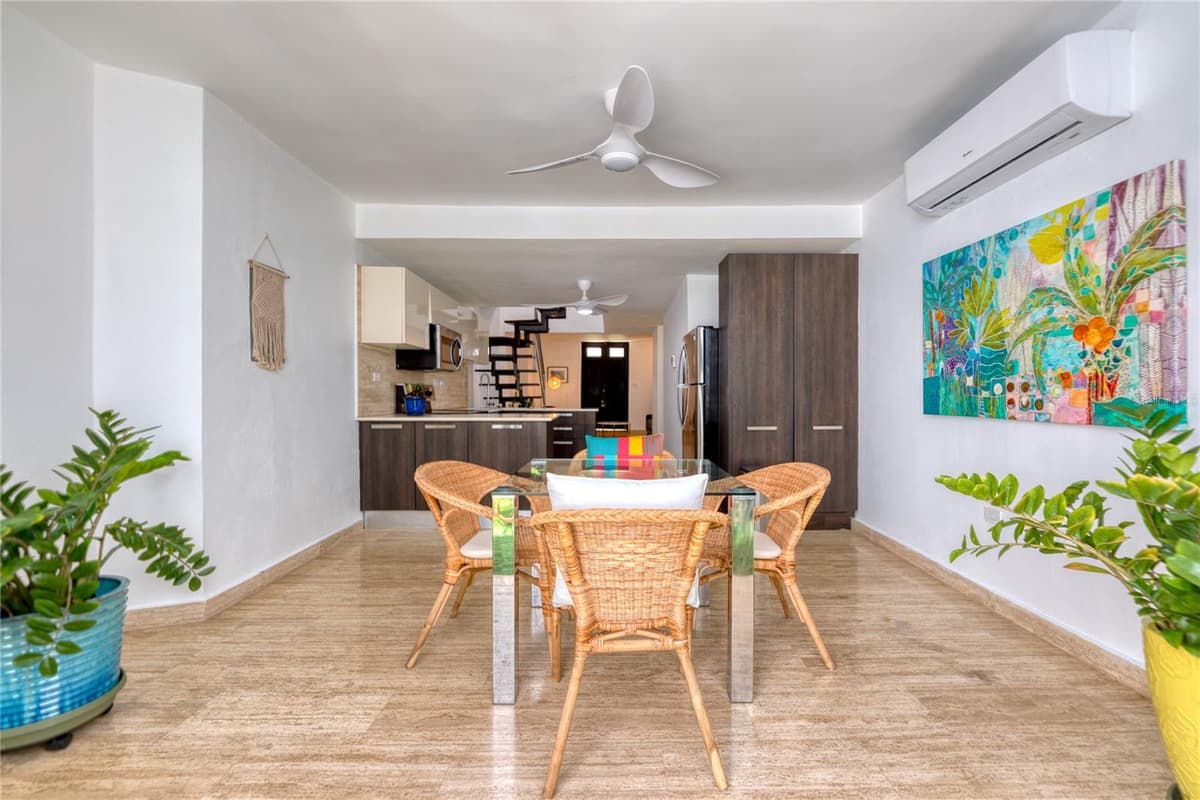203 FORTALEZA STREET — photo 8 of 18