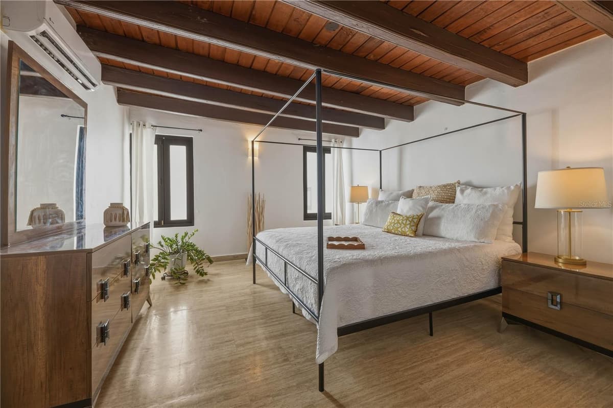 203 FORTALEZA STREET — photo 14 of 18