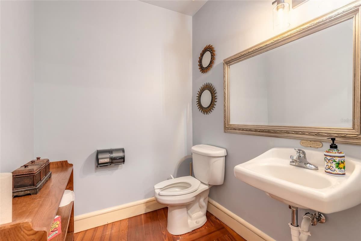 1112 RIVERSIDE DRIVE — photo 40 of 56