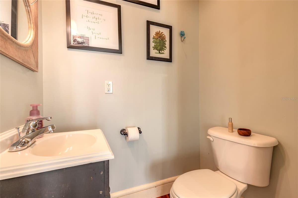 1112 RIVERSIDE DRIVE — photo 39 of 56