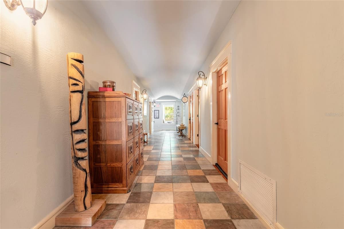 1112 RIVERSIDE DRIVE — photo 31 of 56