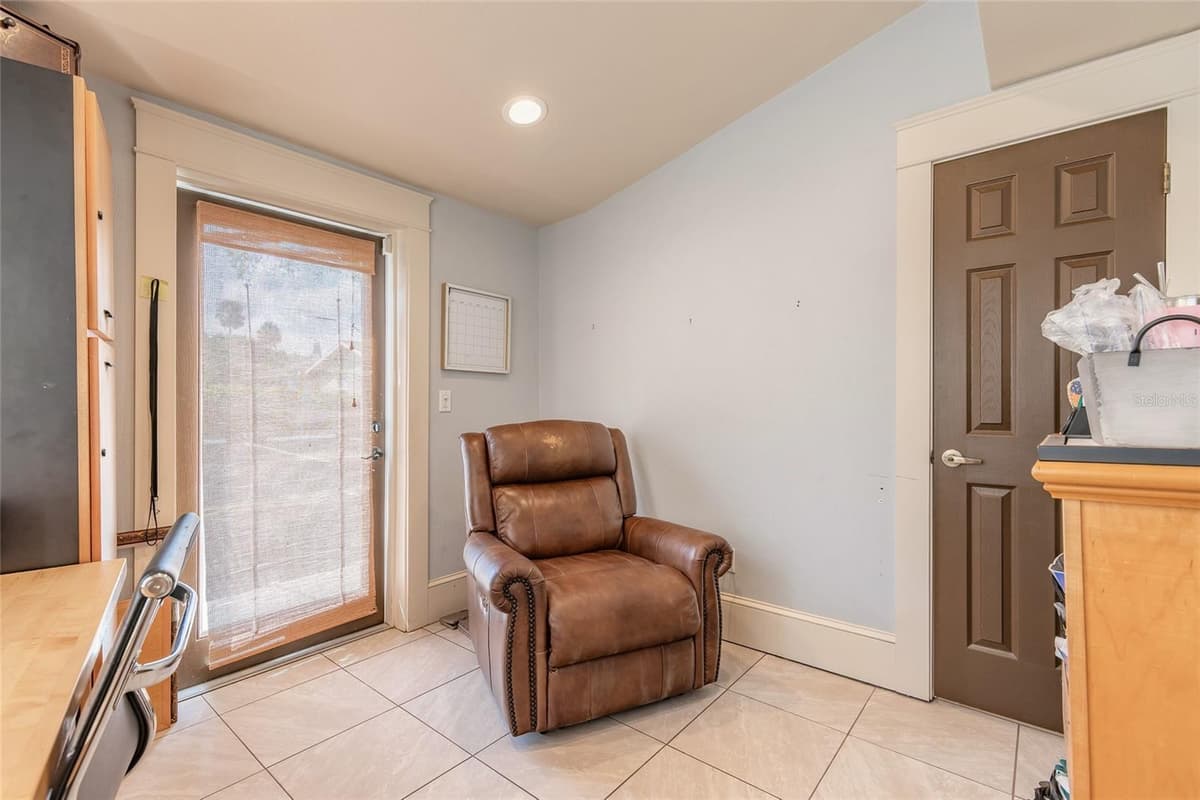1112 RIVERSIDE DRIVE — photo 18 of 56