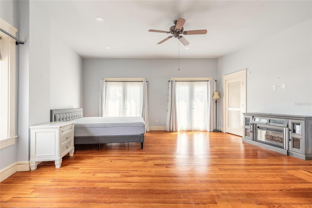 1112 RIVERSIDE DRIVE — photo 43 of 56