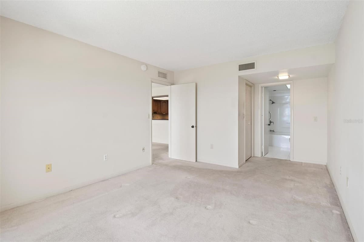 4900 BRITTANY DRIVE — photo 8 of 32