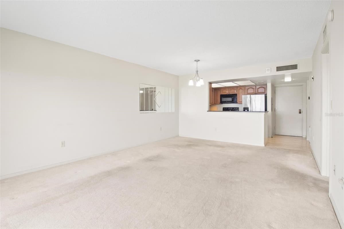 4900 BRITTANY DRIVE — photo 6 of 32