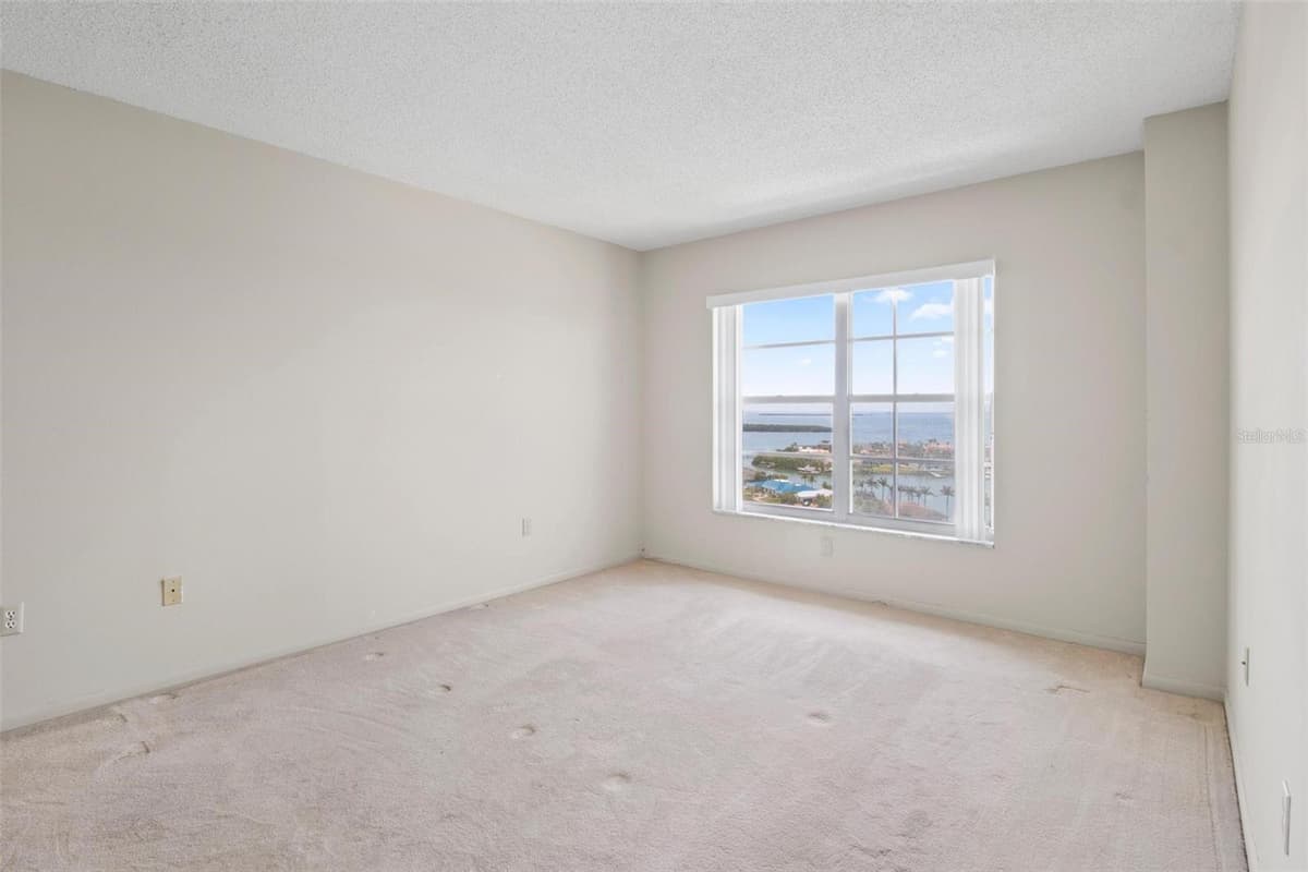 4900 BRITTANY DRIVE — photo 7 of 32