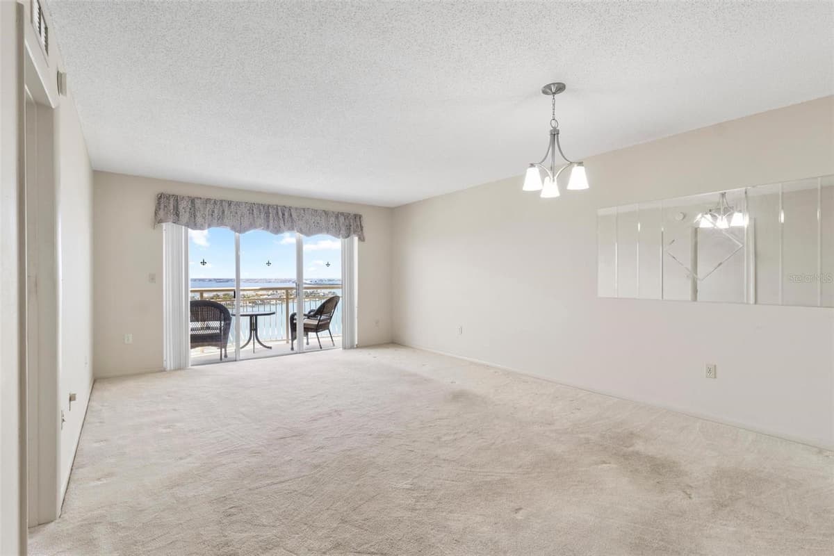 4900 BRITTANY DRIVE — photo 4 of 32