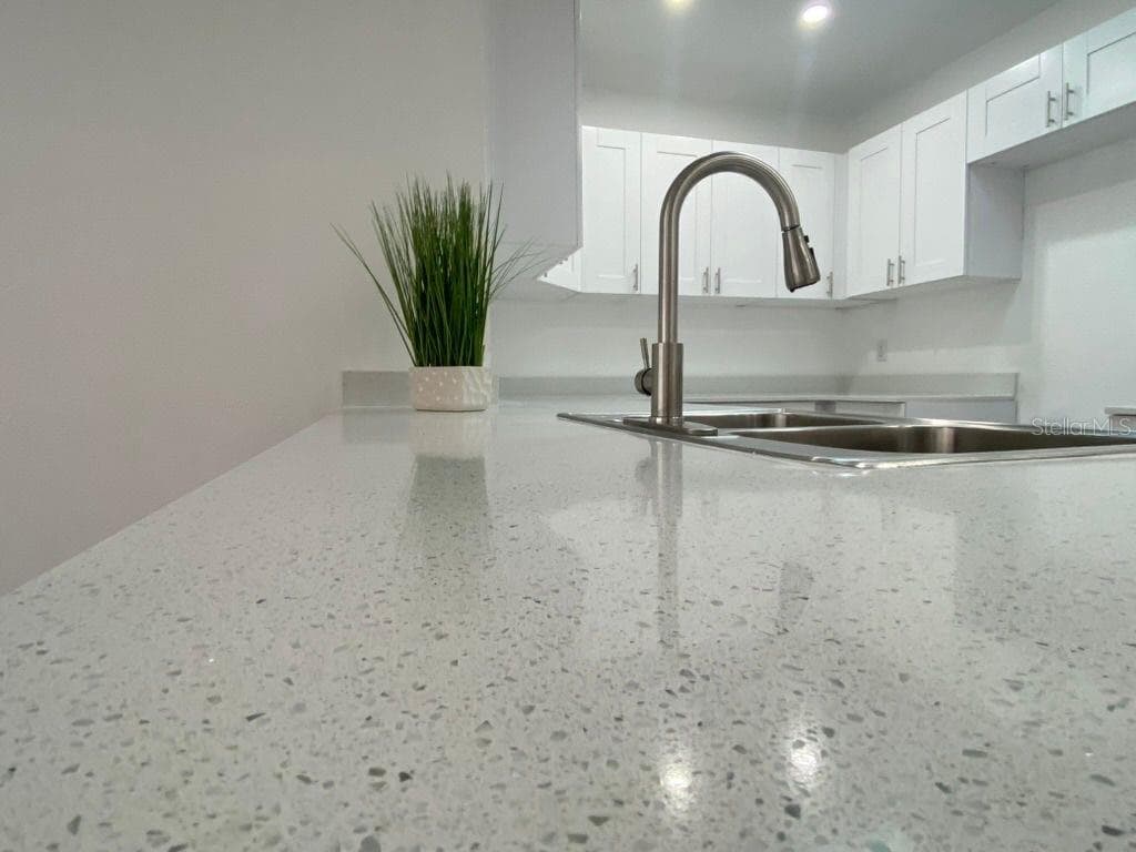 22011 CATHERINE AVENUE — photo 6 of 36