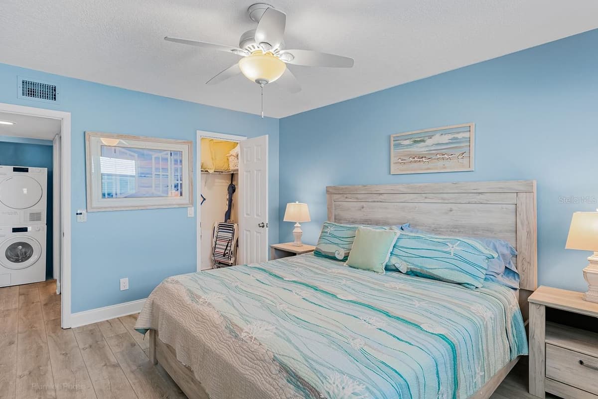 18650 GULF BOULEVARD — photo 15 of 41