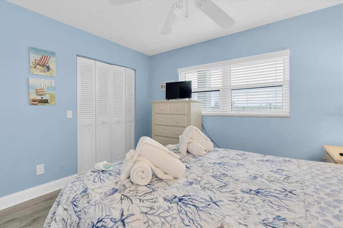 18650 GULF BOULEVARD — photo 22 of 41