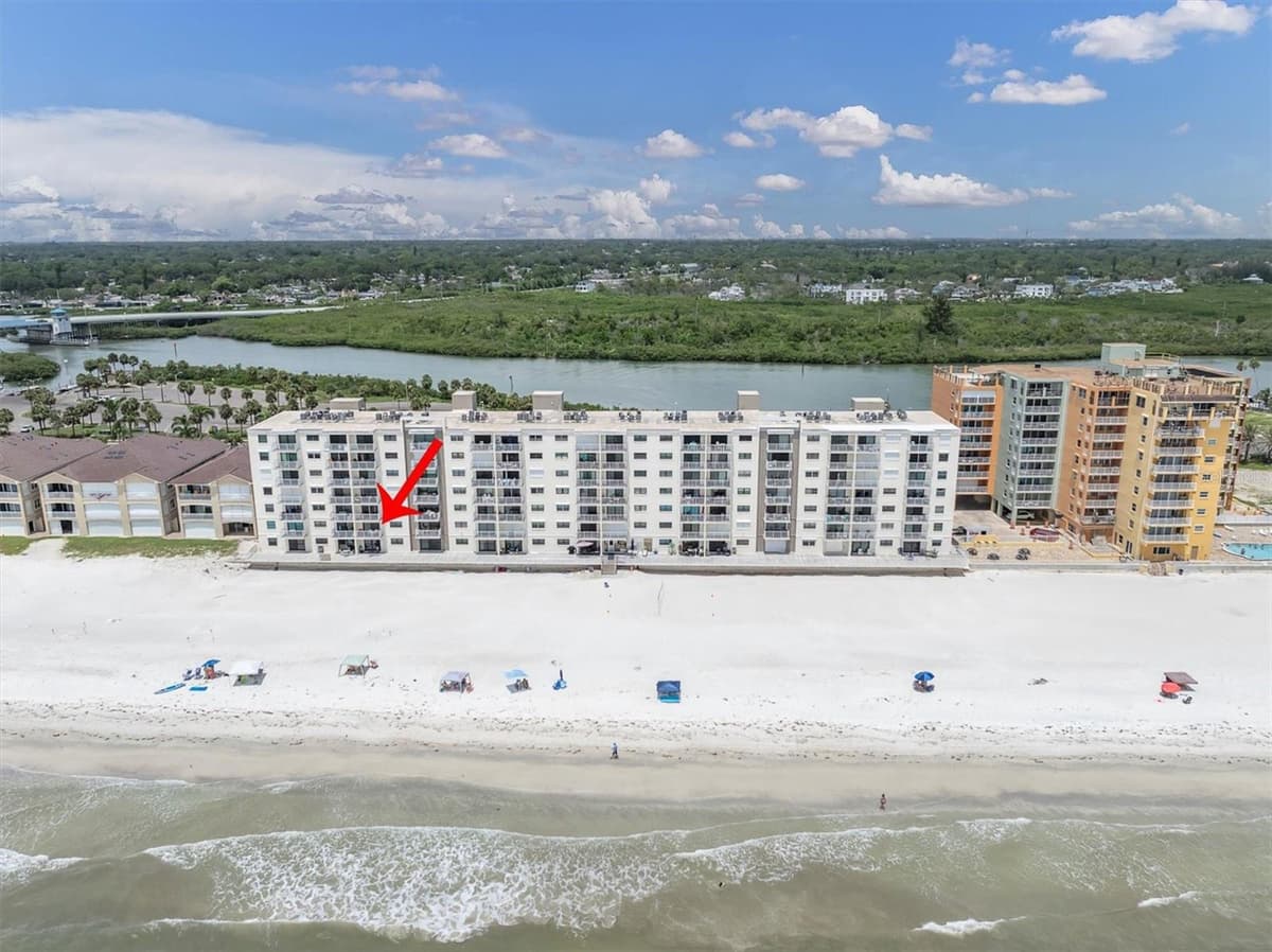 18650 GULF BOULEVARD — photo 31 of 41