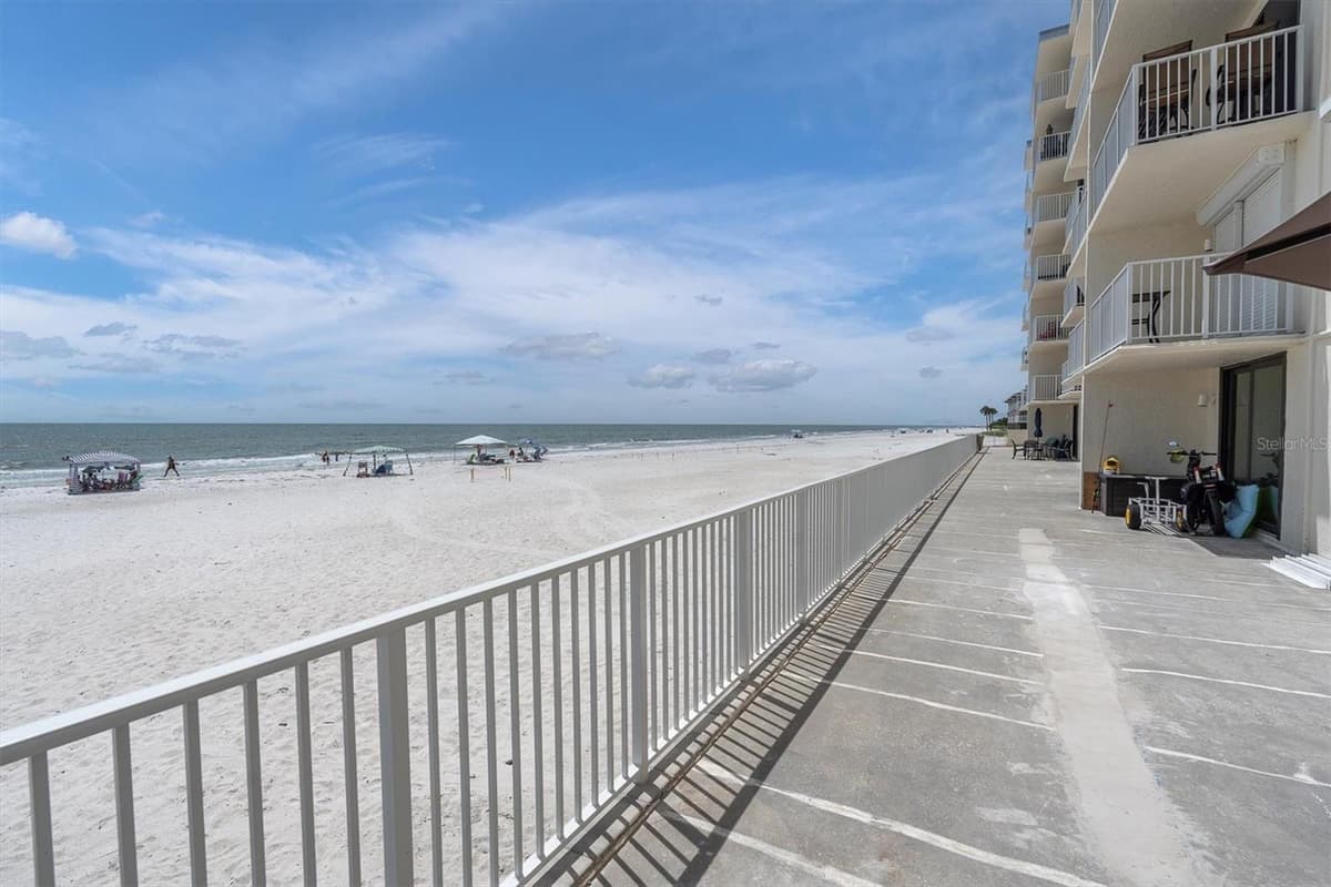 18650 GULF BOULEVARD — photo 33 of 41