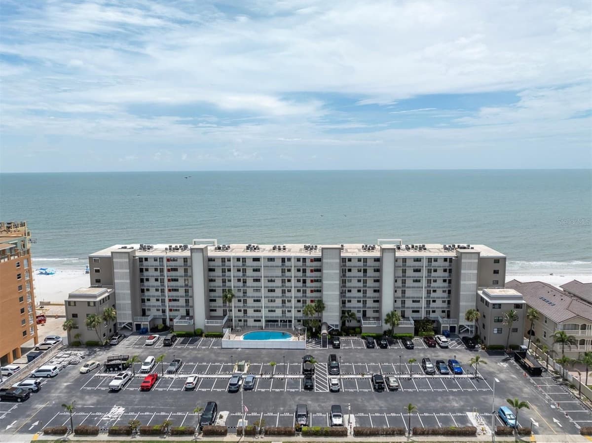 18650 GULF BOULEVARD — photo 3 of 41