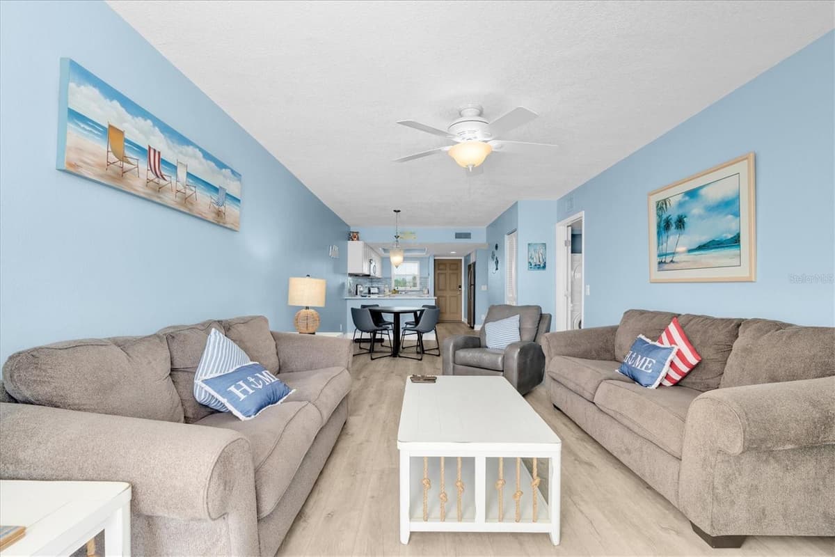18650 GULF BOULEVARD — photo 6 of 41