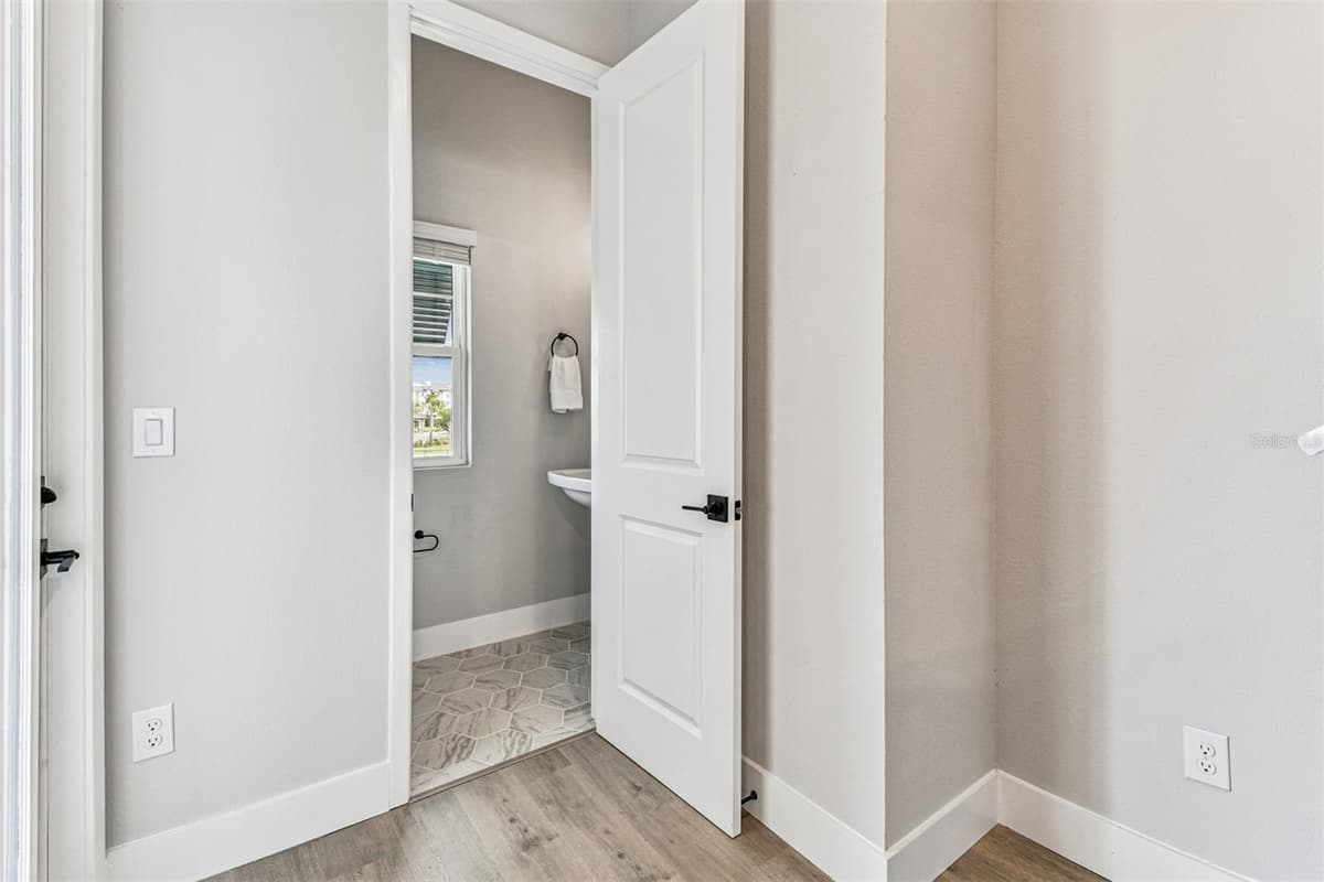 7236 SUTTON LANE — photo 37 of 46