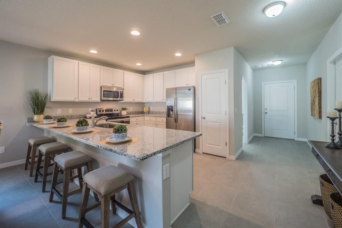 248 CHESHIRE COURT — photo 3 of 24