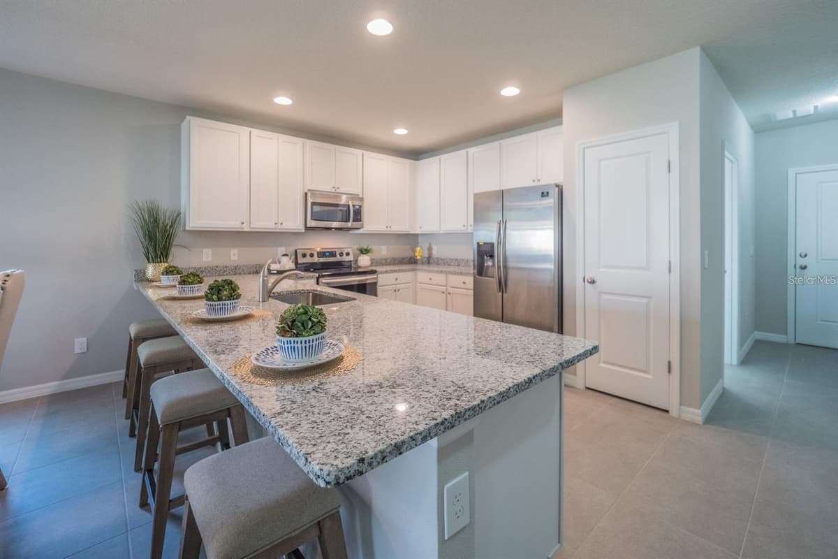248 CHESHIRE COURT — photo 4 of 24