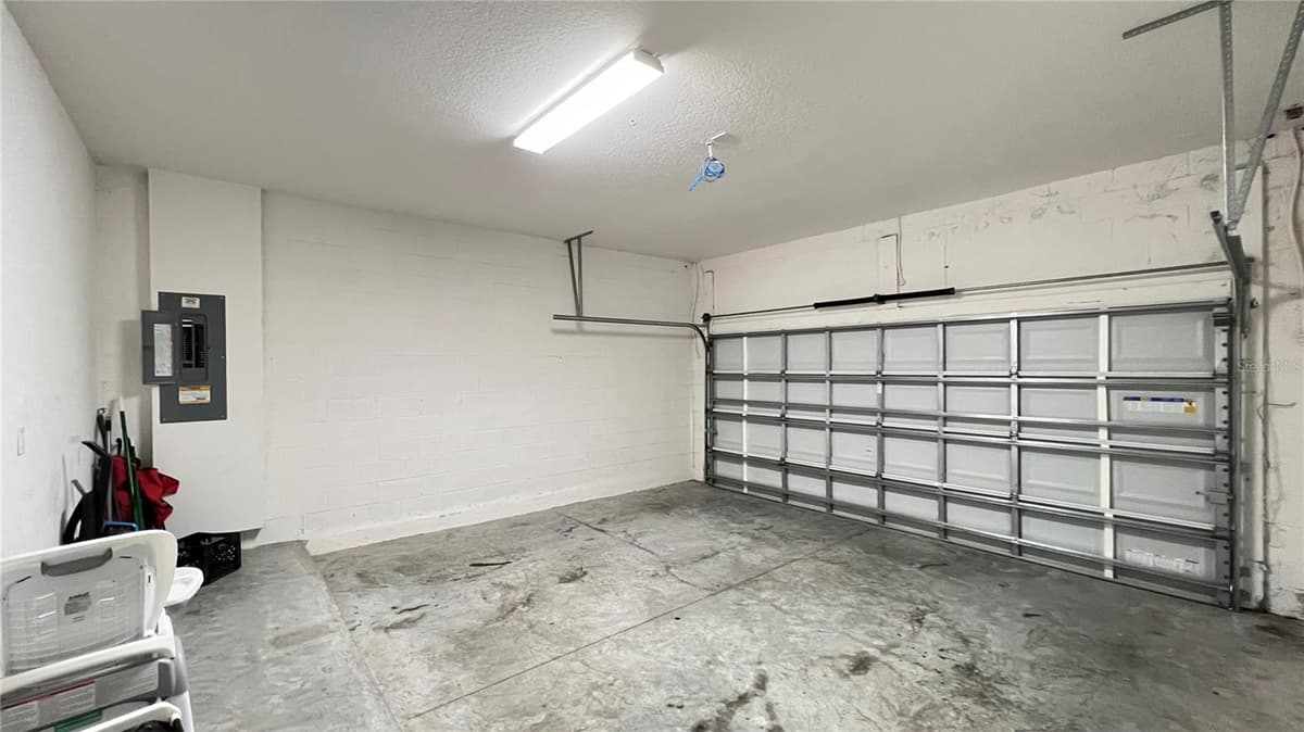 6041 BROAD OAK DRIVE — photo 10 of 85