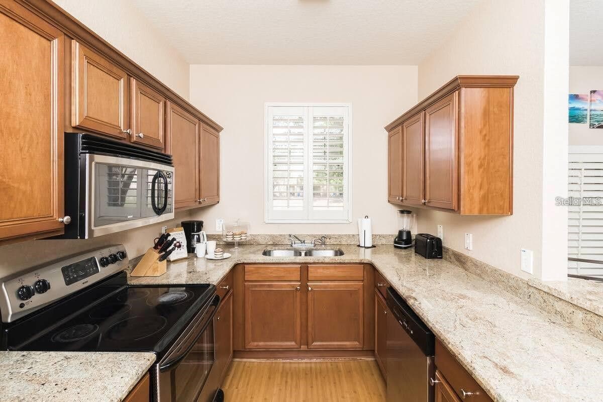 3643 CALABRIA AVENUE — photo 7 of 15