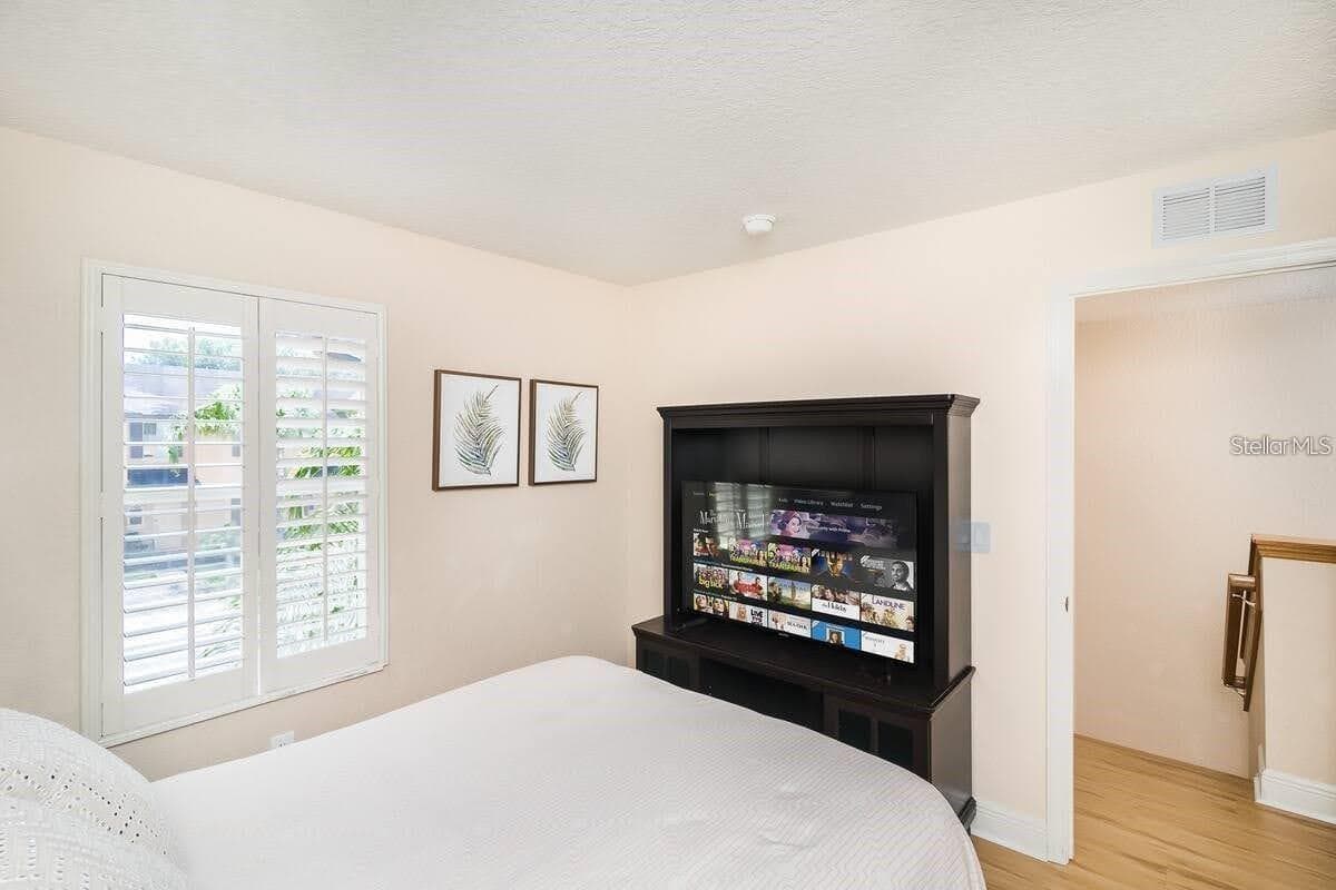 3643 CALABRIA AVENUE — photo 10 of 15