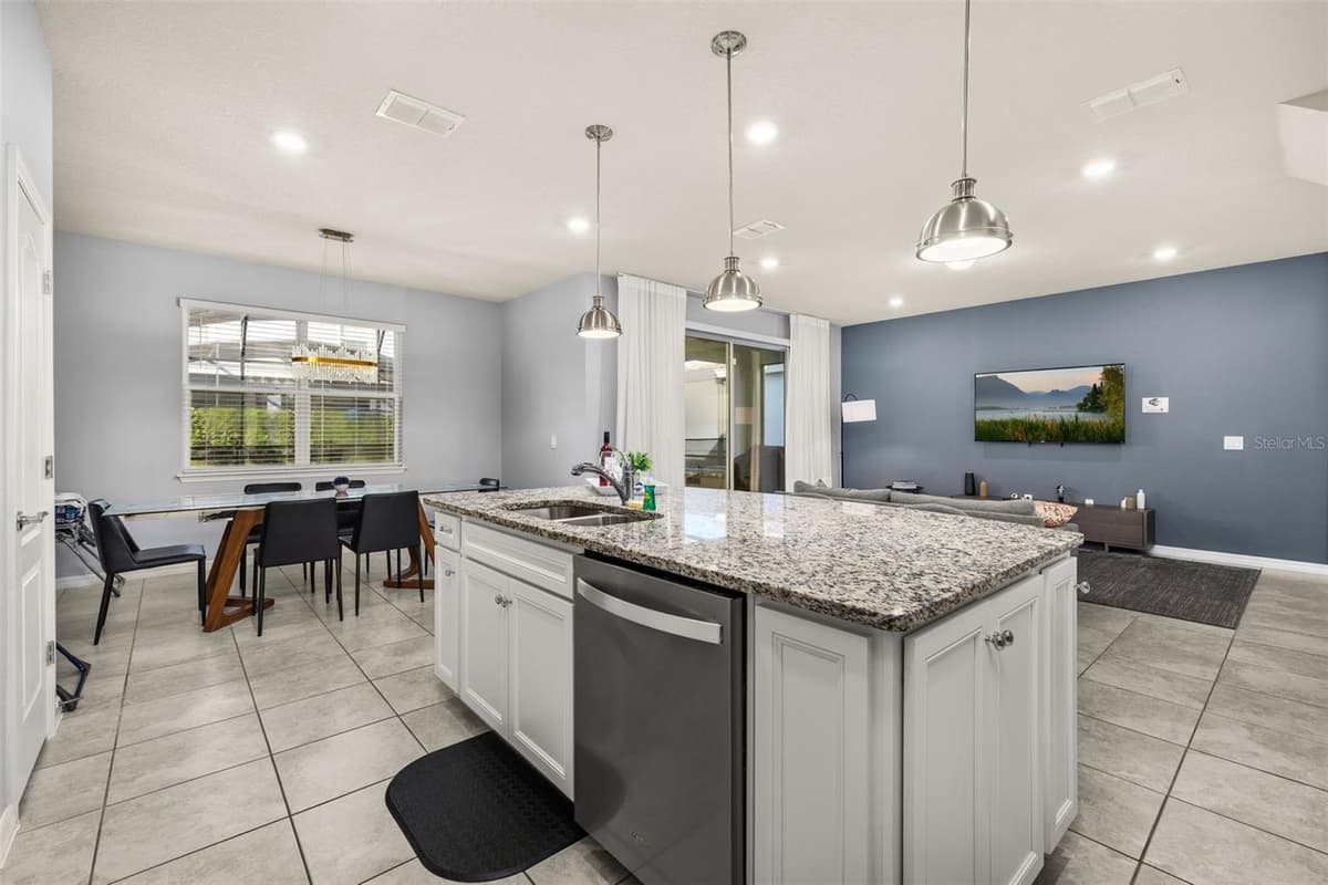 7184 OAKMOSS LOOP — photo 10 of 92