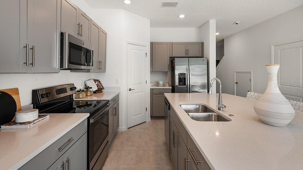 15196 CUZCORRO COURT — photo 7 of 41
